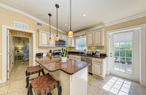 Holmes Beach House | Anna Maria Island Edgewater Bungalow