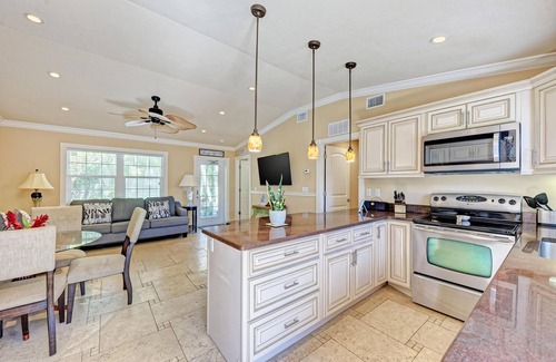 Holmes Beach House | Anna Maria Island Edgewater Bungalow