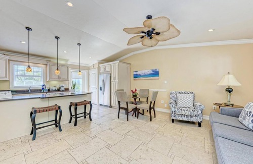 Holmes Beach House | Anna Maria Island Edgewater Bungalow