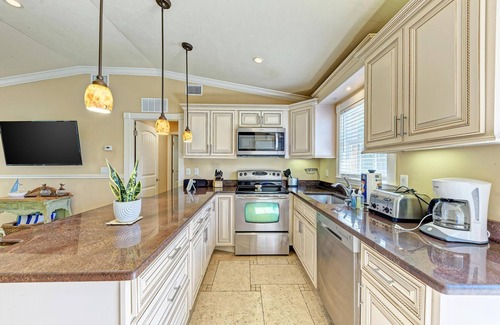 Holmes Beach House | Anna Maria Island Edgewater Bungalow