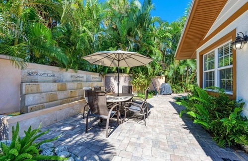 Holmes Beach House | Anna Maria Island Surfside Bungalow