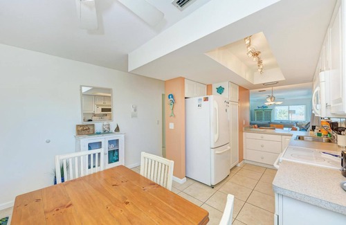 Bradenton Beach Apartment | Anna Maria Island Bay Watch Bungalow