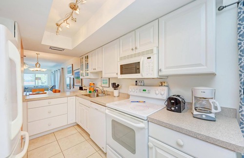 Bradenton Beach Apartment | Anna Maria Island Bay Watch Bungalow