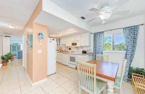 Bradenton Beach Apartment | Anna Maria Island Bay Watch Bungalow