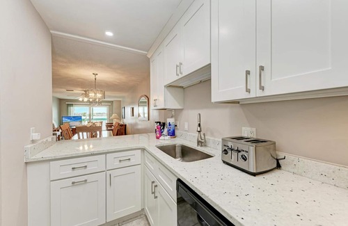 Bradenton Beach Apartment | Anna Maria Island Beach Palms 2A