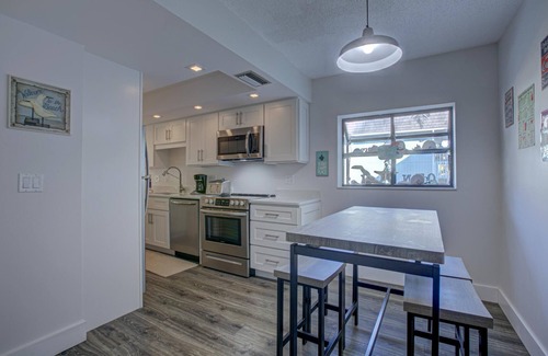 Bradenton Beach Apartment | Anna Maria Island Beach Palms 7A