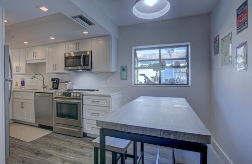 Bradenton Beach Apartment | Anna Maria Island Beach Palms 7A