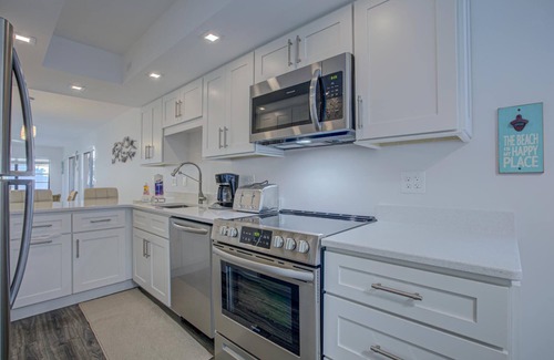 Bradenton Beach Apartment | Anna Maria Island Beach Palms 7A