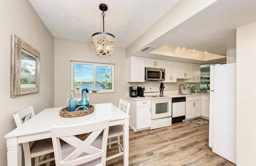 Bradenton Beach Condo | Anna Maria Island Beach Palms 8B