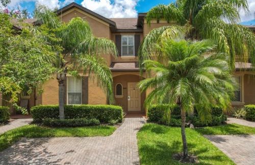 Regal Palms Apartment | Anna’s Regal Townhome: Comfort & Style Await