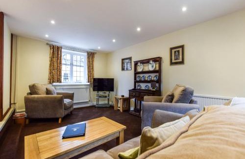 Winchcombe House | Anne Boleyn