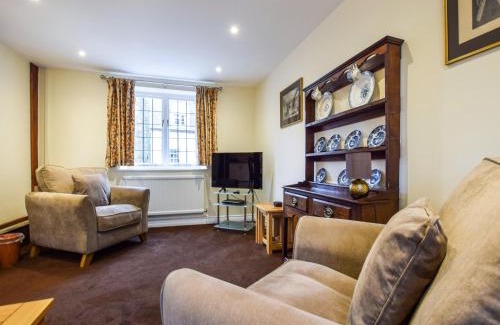 Winchcombe House | Anne Boleyn