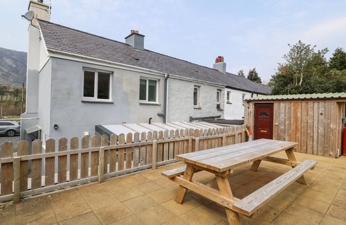 Bethesda Cottage | ANNEST, pet friendly, country holiday cottage in Bethesda