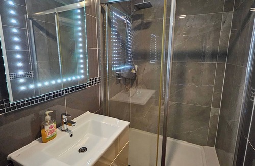 Windsor Ski Chalet | Annexe Pool Table, air Hockey, Table Tennis, Movie