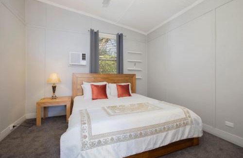 Charlestown House | Annie's Cottage - Relaxed Stay in Lake Macquarie