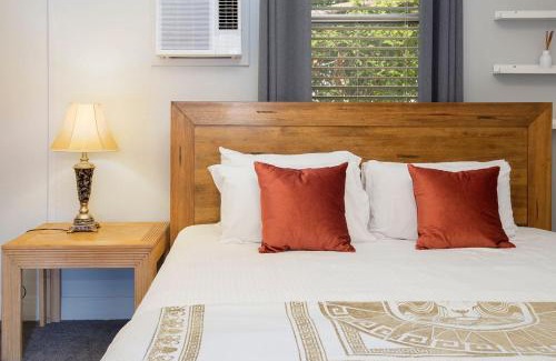 Charlestown House | Annie's Cottage - Relaxed Stay in Lake Macquarie