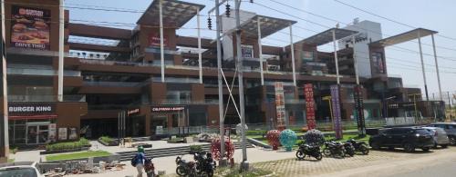 Jaypee Greens Apartment | Anom stays 2