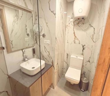 Jaypee Greens Apartment | Anom stays 2