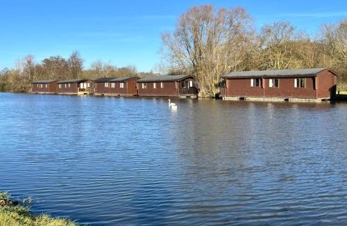Irstead Boat Rental | Ant River Lodge Houseboat