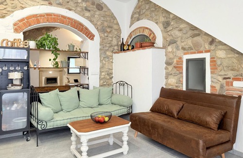 Polpenazze del Garda Apartment | Antica Dimora Polpenazze, vacation and relaxation among vineyards, tennis and golf and biking.