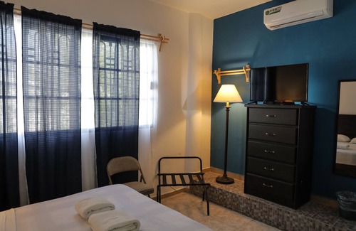 Monterrey House | ANTIQUE Guest House Fundidora