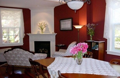 Old Town Historic District Bed & Breakfast | Antique Slumber Old Town Bed & Breakfast