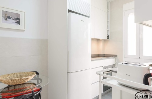 Embajadores Apartment | Antiques Market - 3-Bedroom Apartment with Parking