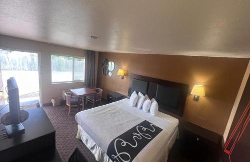 Falfurrias Hotel | Antlers Inn