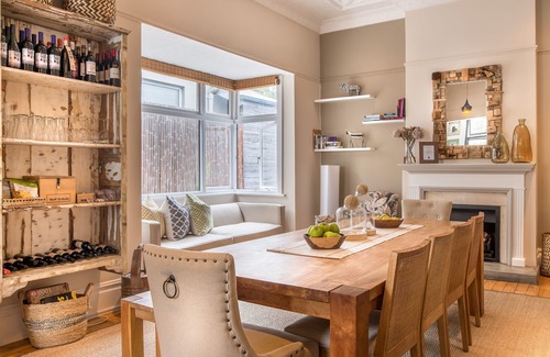 Three Anchor Bay House | Antrim Villa