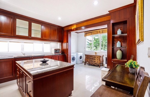 Chalong Villa | Anyaburi Private Pool Villa