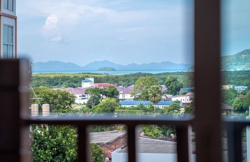 Chalong Villa | Anyaburi Private Pool Villa