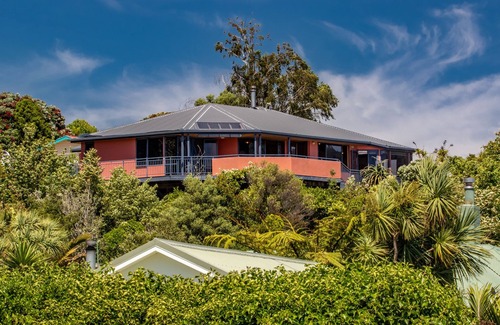 Collingwood House | Aorere House - Collingwood Holiday Home