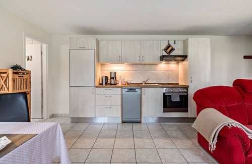 Friedrich-Wilhelm-Luebke-Koog Apartment | Apartment 'Ferienwohnung Seehund' with Shared Garden, covered terrace and Wi-Fi