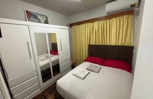 Centro Apartment | AP Novo, Cama Queen Size Nova no Centro de Blu