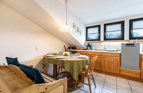 Friedrich-Wilhelm-Luebke-Koog Apartment | Apartment 'Ferienwohnung Möwe' with Shared Garden and Wi-Fi