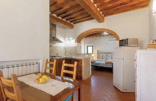 Mercatale Val di Pesa Apartment | Apartment 'Volpe Flat' with Mountain View, Wi-Fi and Air Conditioning