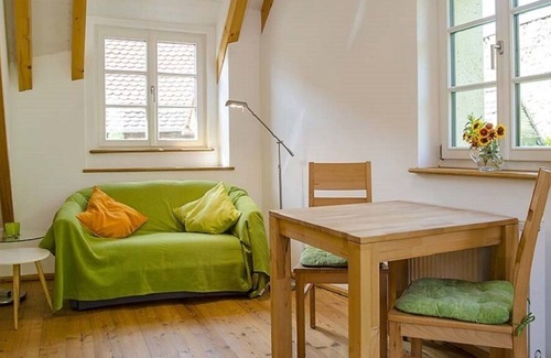 Gimmeldingen Apartment | Apartment Idig in an old sandstone building