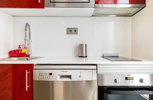 Collblanc y La Torrassa Apartment | Apartamento Nuevo Espacioso Cómodo a 7 Minutos Caminando del Camp Nou