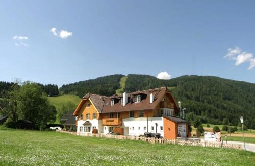 Sankt Margarethen im Lungau Apartment | Apartment in Lungau near Ski Lift, cleaning included