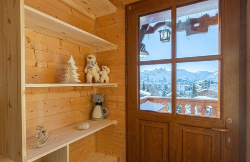 La Toussuire Ski Chalet | Apartment 'Duplex - Chalet - 15 Personnes' with Mountain View, Private Terrace and Wi-Fi