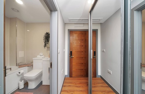 Valentines Apartment | Apart Hotel in Ilford, East London