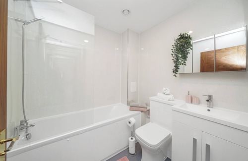 Valentines Apartment | Apart Hotel in Ilford, East London