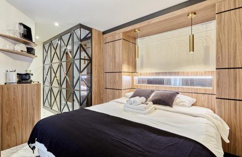 Paris City Center Apartment | Apart hotel Louvre museum by Studio prestige