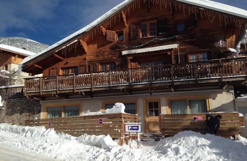 Viel-Alpe Ski Chalet | Apart. * in spacious and bright chalet, ski-in ski-out, route du TDF