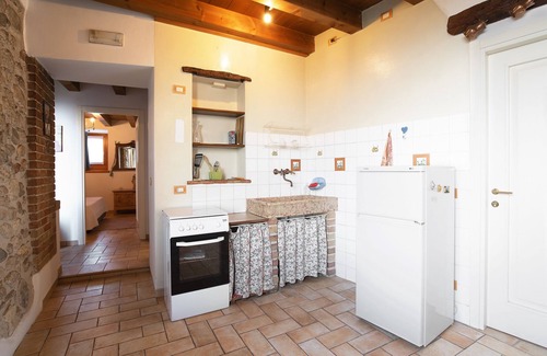 Albisano Apartment | Apartment "Casa Silvia ll" with Lake View, Wi-Fi & Garden