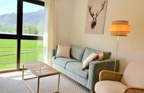 Esterri D'Aneu Apartment | Apartament de disseny rústic amb vistes by RURAL D'ÀNEU