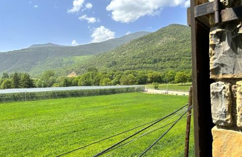 Esterri D'Aneu Apartment | Apartament de disseny rústic amb vistes by RURAL D'ÀNEU