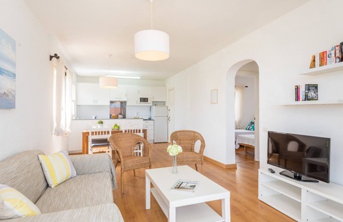 Arenal d'en Castell Apartment | Apartamento Es Jardí By Escape Home