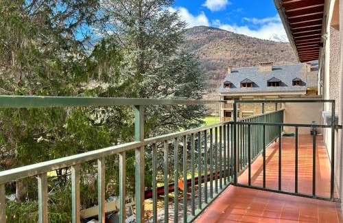 Esterri D'Aneu Apartment | Apartament familiar amb un balcó preciós al Pirineu by RURAL D'ÀNEU