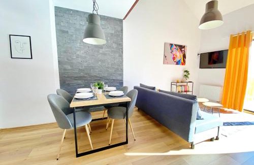 Meszna Apartment | APARTAMENT SKANDYNAWSKI 2-poziomowy SAUNA JACUZZI